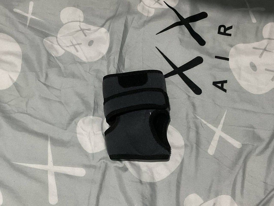 Welgreens wrist support (no box included) (Category: Braces, Support & Protection) located in Quezon City. Submitted by bargainsbyk8 (Listing ID 1341049738, Image 1). Description: rfs. only used once and no box..
