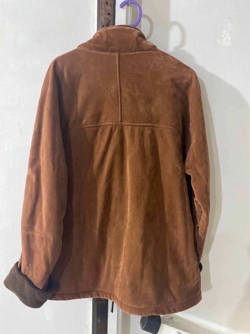 Winter jacket (Category: Coats, Jackets and Outerwear) located in Singapore. Submitted by raindrop123 (Listing ID 1341153213, Image 2). Description: No tap but is new.