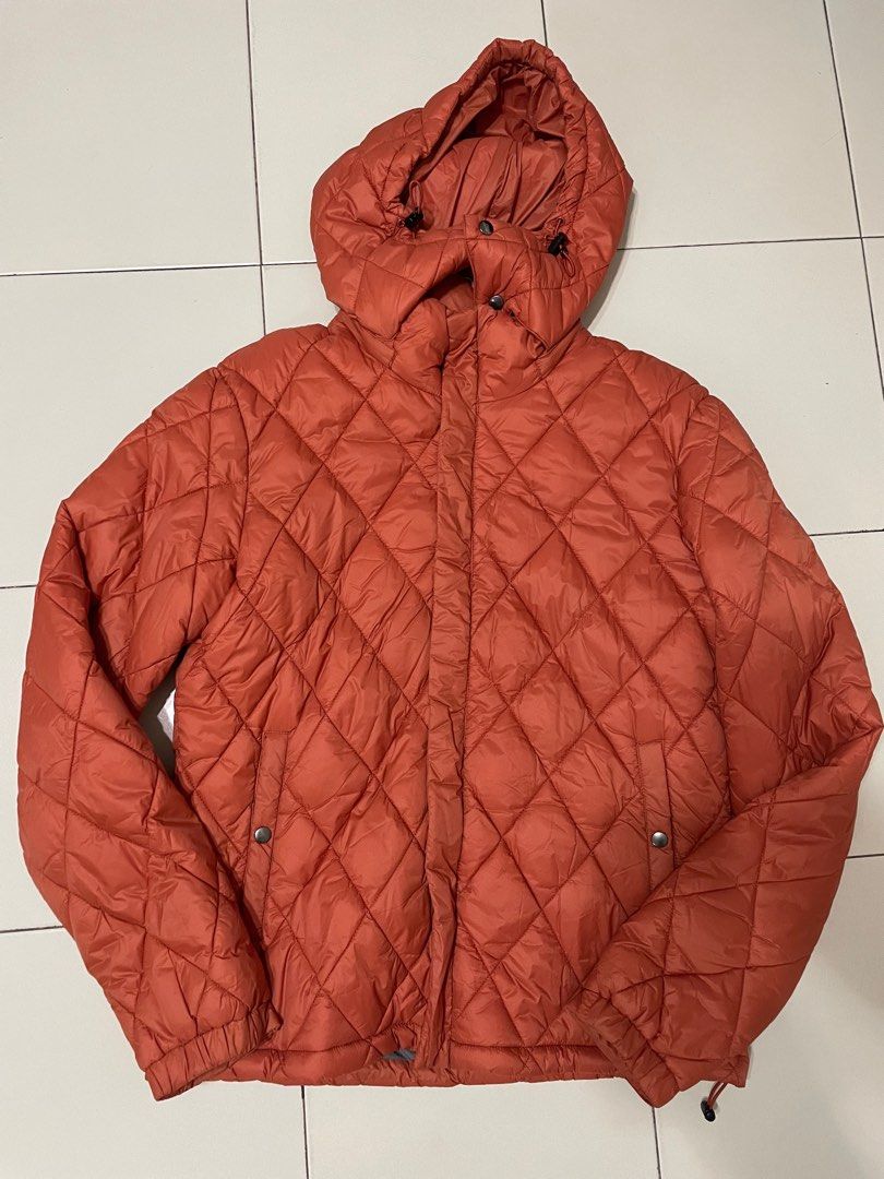Winter Jacket (Category: Coats, Jackets and Outerwear) located in Singapore. Submitted by luckv (Listing ID 1341173587, Image 1). Description: Wear this jacket to Seoul in winter, went to ski resort. Serve me well. Simple fashion, easy to match.