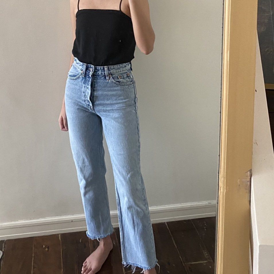 Zara Mid-Rise Straight Jeans (Category: Jeans) located in Caloocan City. Submitted by sbpklover (Listing ID 1341217703, Image 1). Description: • Authentic • Message for more photos • 10/10 condition • Best fits 32-34 EU.