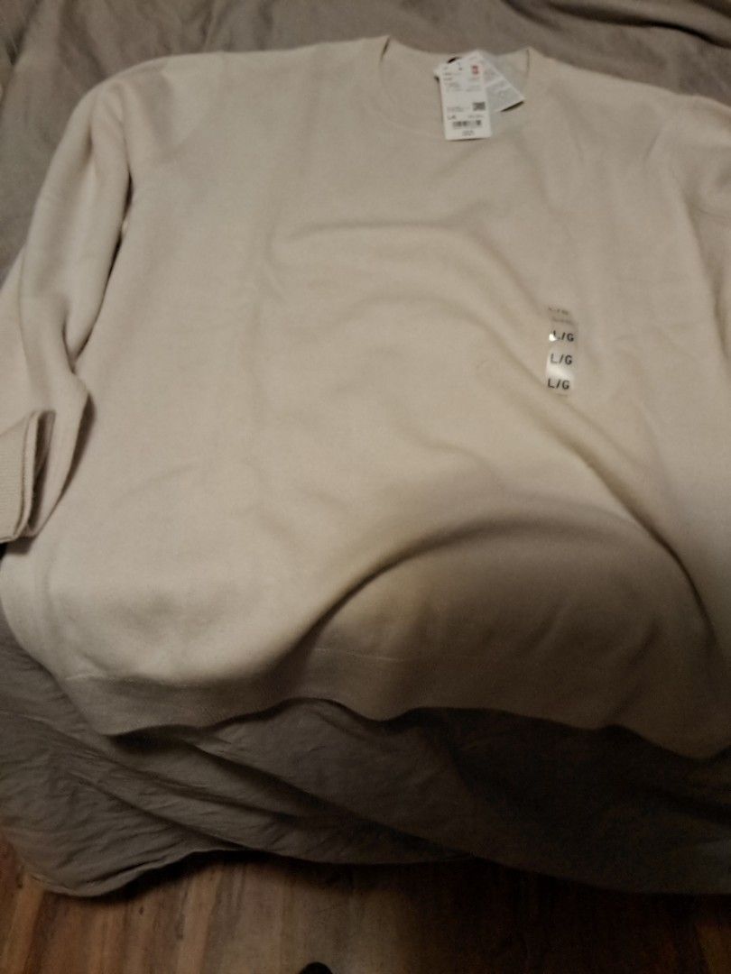 100% Cashmere NEW UNIQLO Large Colour:Natural (Category: Clothes) located in Port Coquitam. Submitted by khnowins (Listing ID 1341246811, Image 1). Description: Regular Price $129.00 *** NEW Mens Size Large Natural Colour 100% Cashmere Sweater from Uniqlo. This sweater is high quality and amazingly soft Cashmere wool. You won't believe how soft this is! Made from the hollow wool fiber of select Cashmere Goats, the process to produce cashmere is l