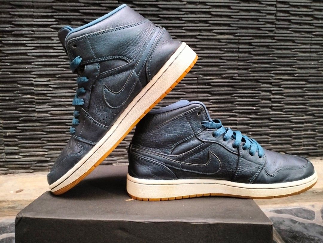Air Jordan mid Nouveau Anti gravity, Fesyen Pria, Sepatu