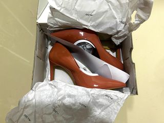 (Category: ) located in . Submitted by preloved_heels (Listing ID 1341244179, Image 1). Description: .