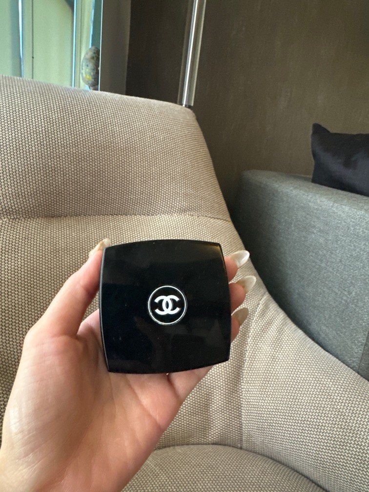 Auth Chanel Compact Powder (Category: Makeup) located in Taguig. Submitted by hersheykylie (Listing ID 1341412143, Image 1). Description: PRELOVED. Personal use. 100% Authentic Bought in Chanel Singapore 95% remaining left. Last price already Good as new RTP: 3k plus Same day delivery only busy moving out.🙏🏻 📍 BGC.
