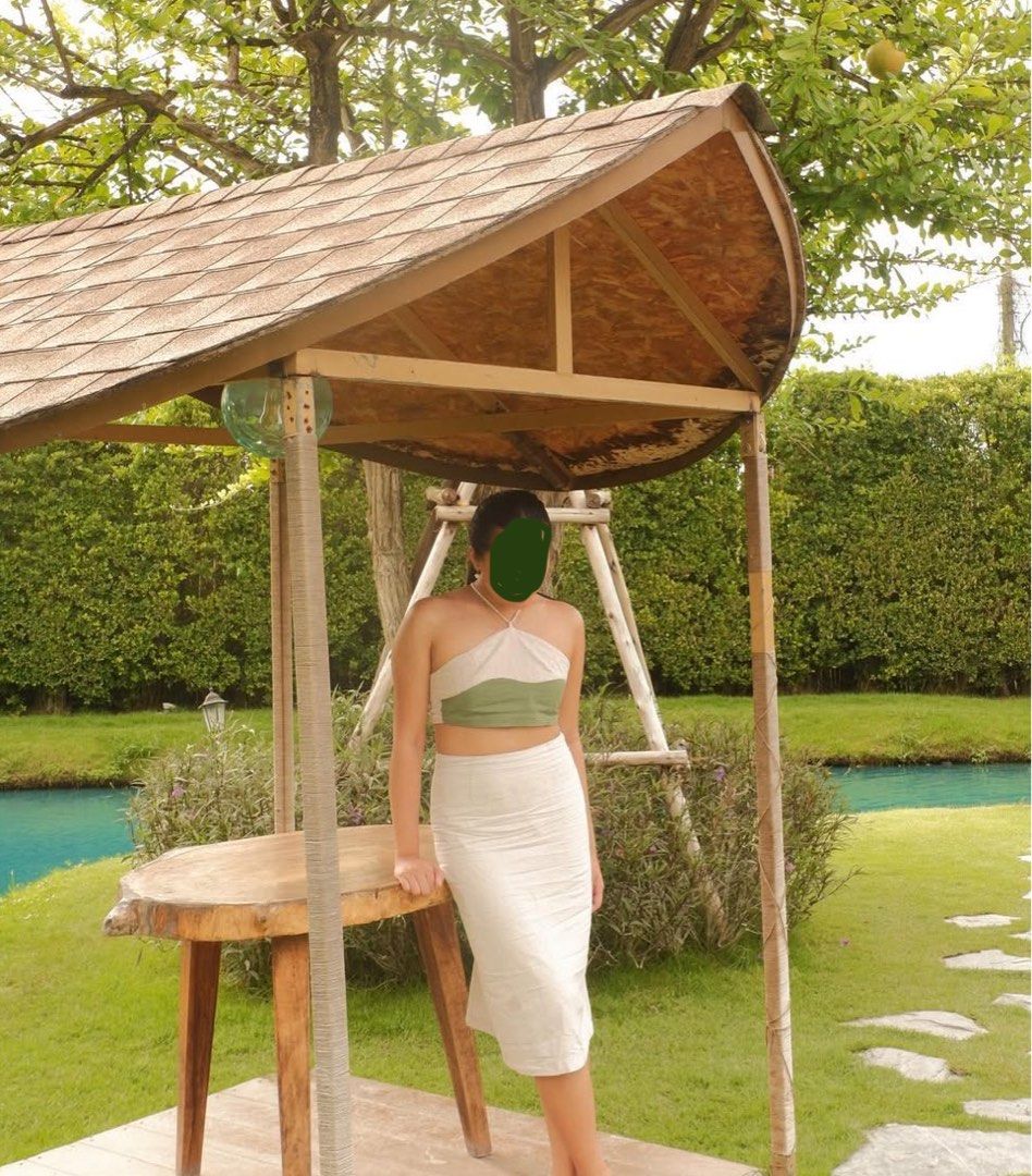 Beyond Collective Unride The Tide Linen Reversible Halter (Category: Sleeveless) located in Manila. Submitted by pizzal0vr (Listing ID 1341409443, Image 3). Description: .