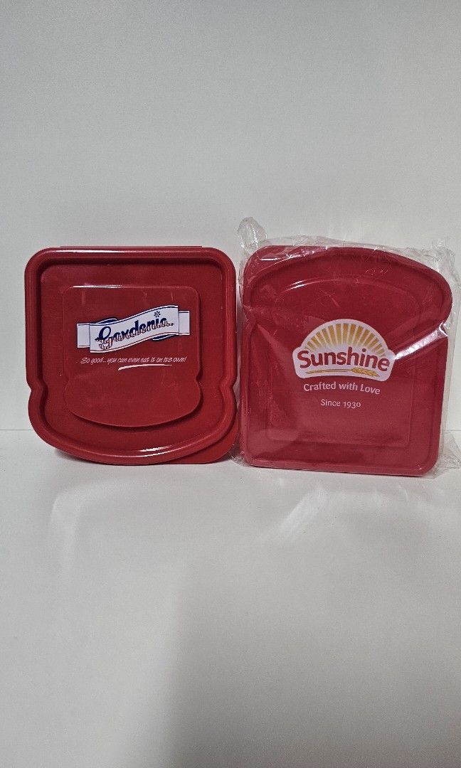 Bread containers (Category: Food Organisation & Storage) located in Singapore. Submitted by m3garsarus (Listing ID 1341331619, Image 1). Description: both: $5 each: $2 self collect at 39 jalan bahagia.