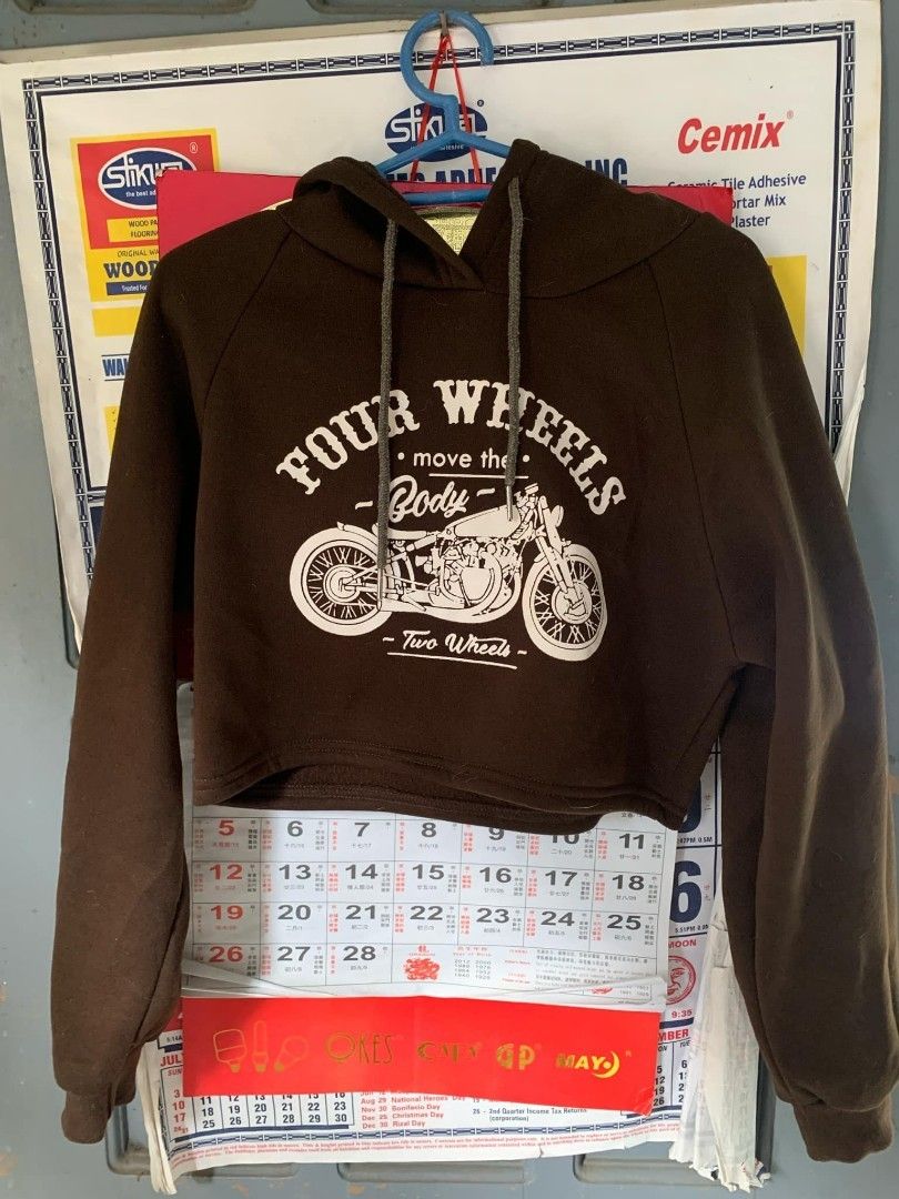 Brown croptop hoodie jacket (Category: Longsleeves) located in Caloocan City. Submitted by hellnahhh (Listing ID 1341394800, Image 3). Description: s-semi l shein brown croptop hoodie.