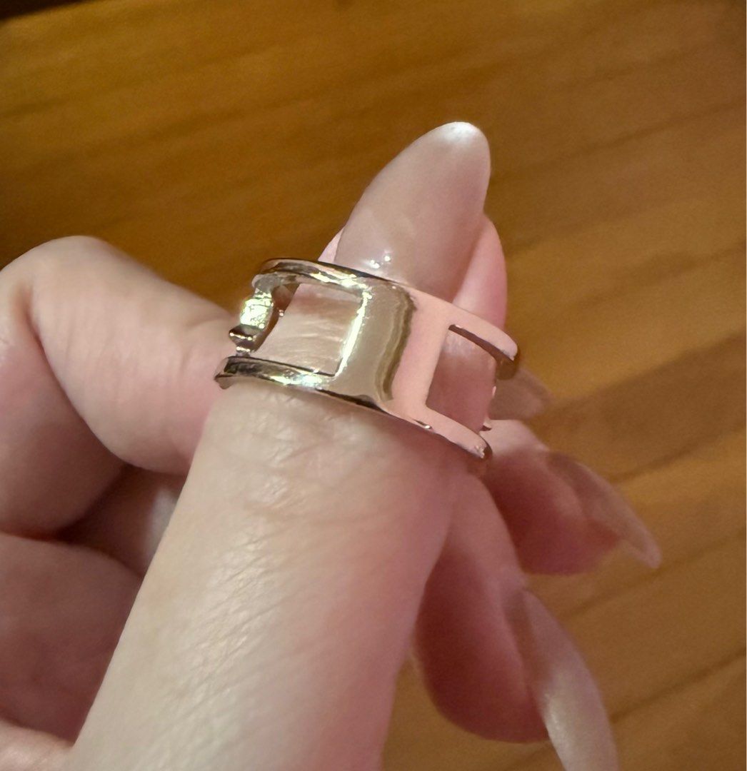 CC ring (Category: Rings) located in Singapore. Submitted by retards (Listing ID 1341292268, Image 3). Description: Brand new, got it for $45 NA Price inclusive of smartpac.