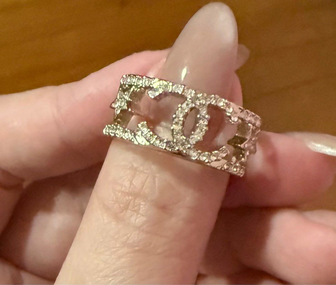 CC ring (Category: Rings) located in Singapore. Submitted by retards (Listing ID 1341292268, Image 1). Description: Brand new, got it for $45 NA Price inclusive of smartpac.
