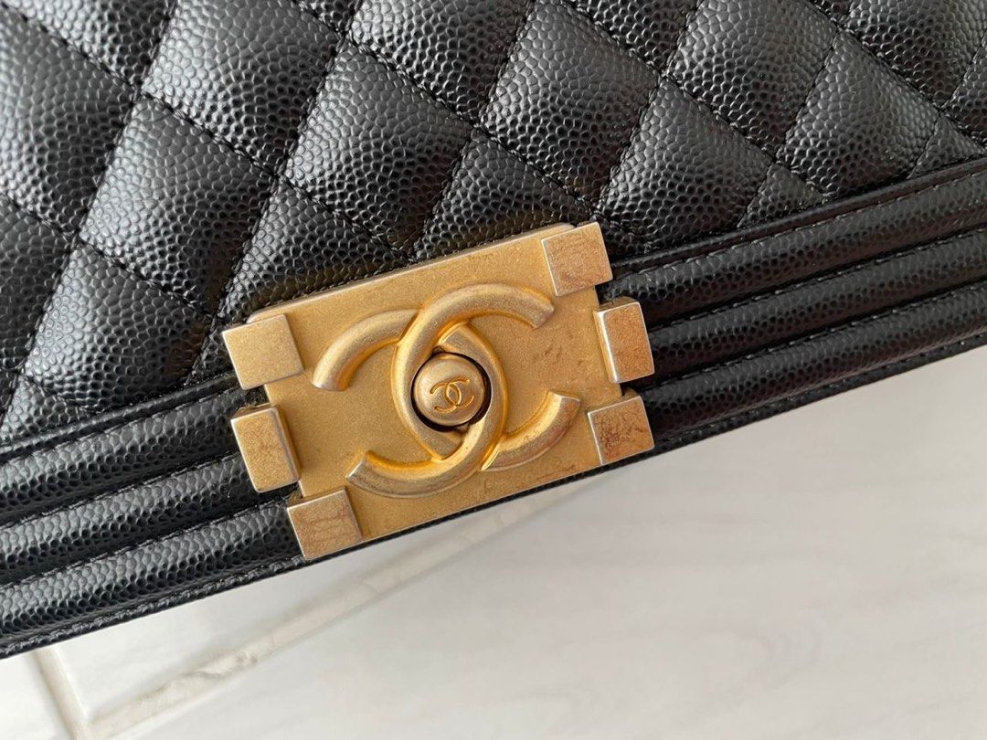 Channel Boy Medium (Category: Bags & Wallets) located in Singapore. Submitted by impossible99 (Listing ID 1341299960, Image 2). Description: .