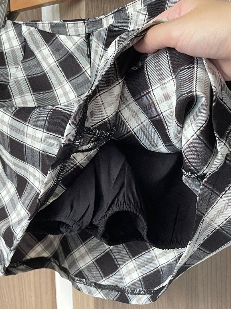 Checkered mini skort (Category: Skirts) located in Singapore. Submitted by gxvia (Listing ID 1341402913, Image 3). Description: Cute mini skort Worn once only .