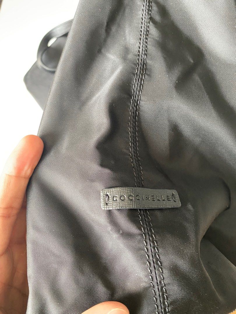 Coccinelle Tote bag (Category: Luxury Bags & Wallets) located in Urdaneta. Submitted by theoldmanstore (Listing ID 1341288087, Image 3). Description: .