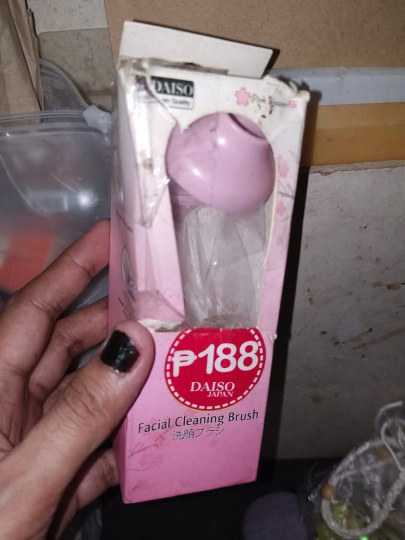 Daiso Facial Cleaning Brush (Category: Face Care) located in Quezon City. Submitted by akosiluna44 (Listing ID 1341361283, Image 1). Description: New Packaging issue due to storage only #facialcleaningbrush #daisojapan.
