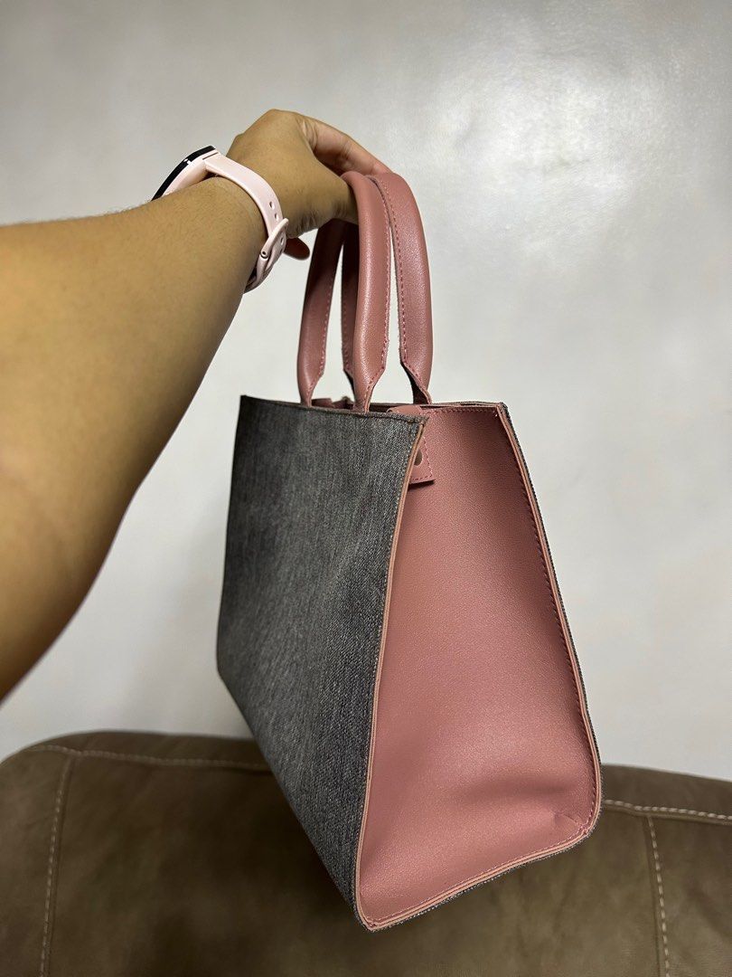 Egg bag (Category: Shoulder Bags) located in Quezon City. Submitted by lustitia (Listing ID 1341403054, Image 3). Description: Brand New Never used .