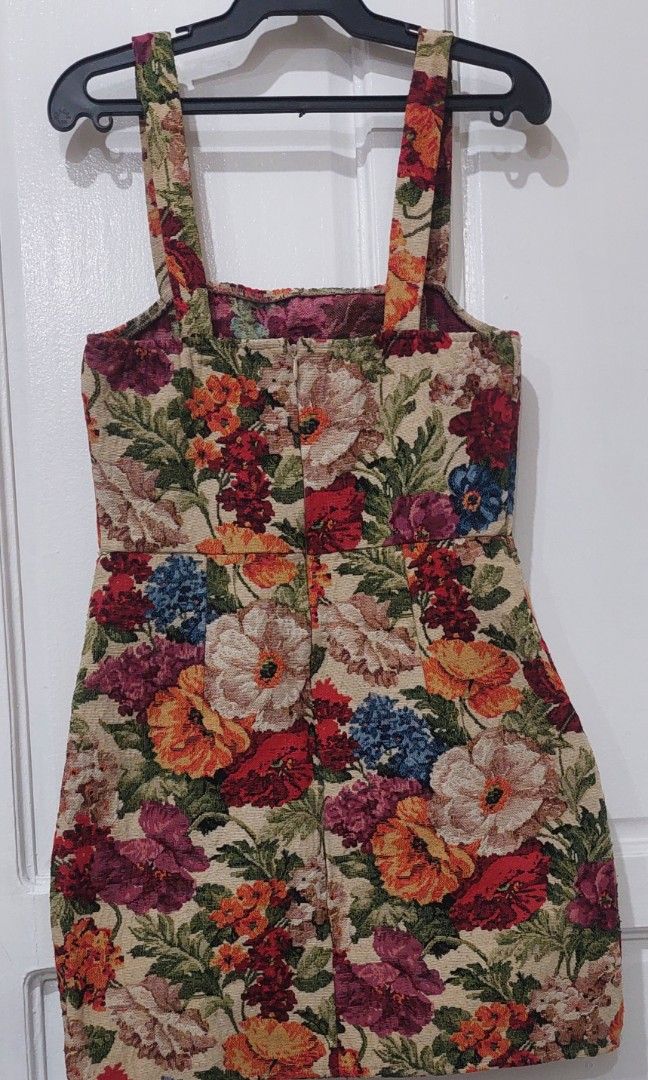 Floral dress (Category: Dresses) located in Quezon City. Submitted by letsdecluttermanila (Listing ID 1341267183, Image 2). Description: Ganda ng Tela makapal at malambot,.