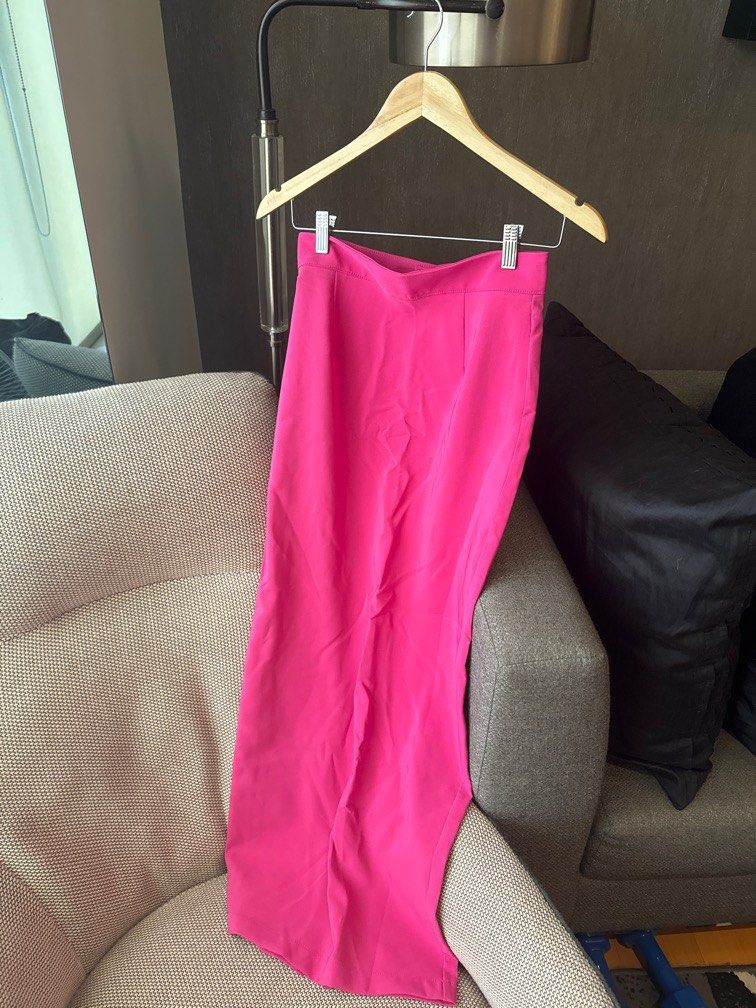 Forever21 Pink Coordinates BOTH S (Category: Sets or Coordinates) located in Taguig. Submitted by hersheykylie (Listing ID 1341298159, Image 2). Description: Brand new never worn No when worn pic No measurements Perf for casual/ bday/ events RTP: 3k plus LP ALREADY! ✨No haggling, Lowballers will be ignored Same day delivey only 📍BGC.
