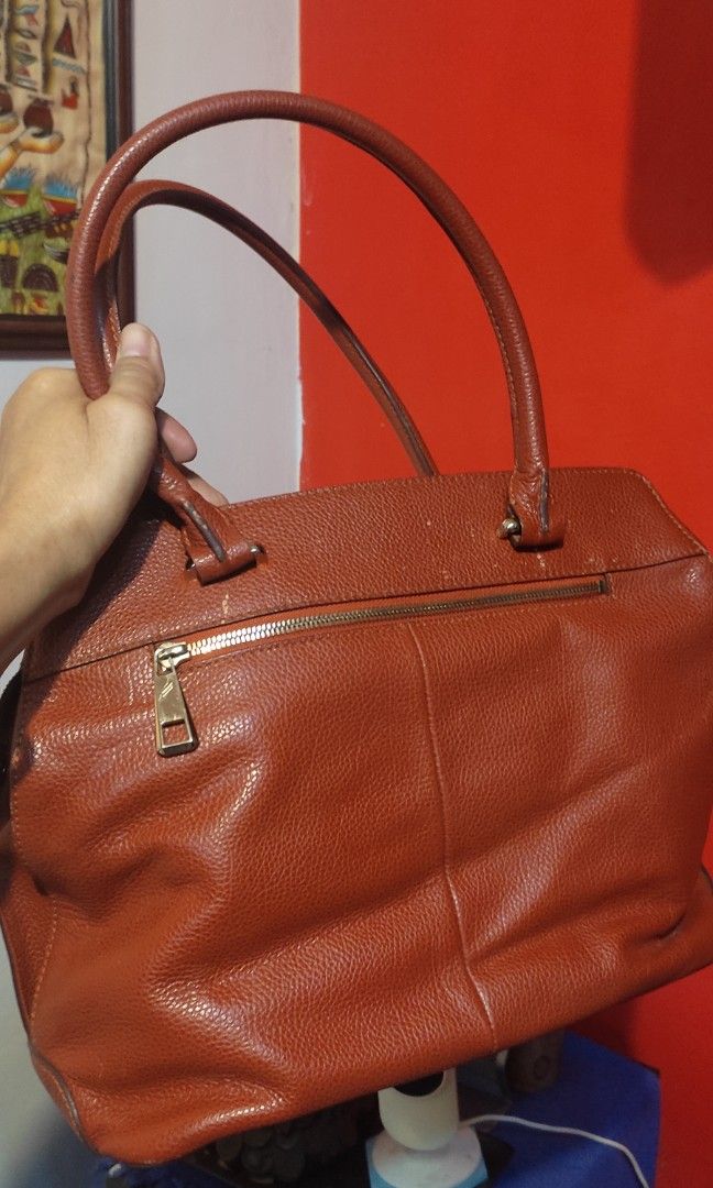 Genuine Daniel Hechter Leather Bag (Category: Luxury Bags & Wallets) located in Las Pinas. Submitted by lawki_stuff (Listing ID 1341237362, Image 3). Description: 👉Classy & elegant 💯 genuine leather by Daniel Hechter Paris 👉Preowned good used condition 👉Top dual handle 👉Top zip closure I 👉Inside pocket 👉Exterior back with zip compartment 👉Gold tone hardware 👉Color red 👉Size 14"(L)x 11"(H)x 5.5"(W) 👉RFS: Decluttering.
