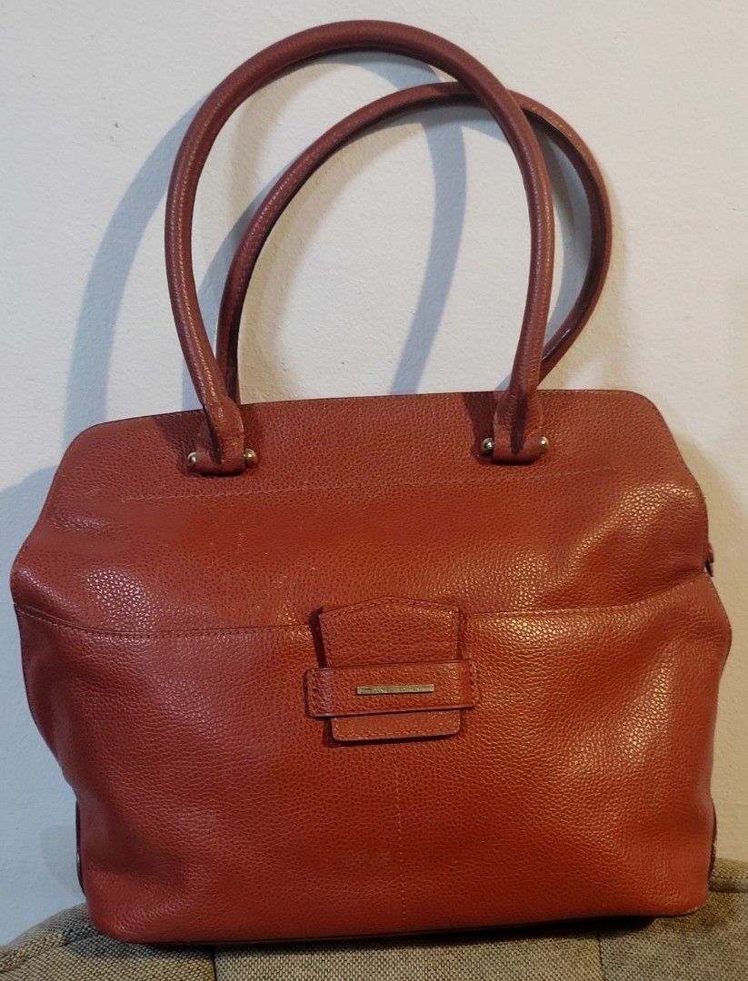 Genuine Daniel Hechter Leather Bag (Category: Luxury Bags & Wallets) located in Las Pinas. Submitted by lawki_stuff (Listing ID 1341237362, Image 1). Description: 👉Classy & elegant 💯 genuine leather by Daniel Hechter Paris 👉Preowned good used condition 👉Top dual handle 👉Top zip closure I 👉Inside pocket 👉Exterior back with zip compartment 👉Gold tone hardware 👉Color red 👉Size 14"(L)x 11"(H)x 5.5"(W) 👉RFS: Decluttering.
