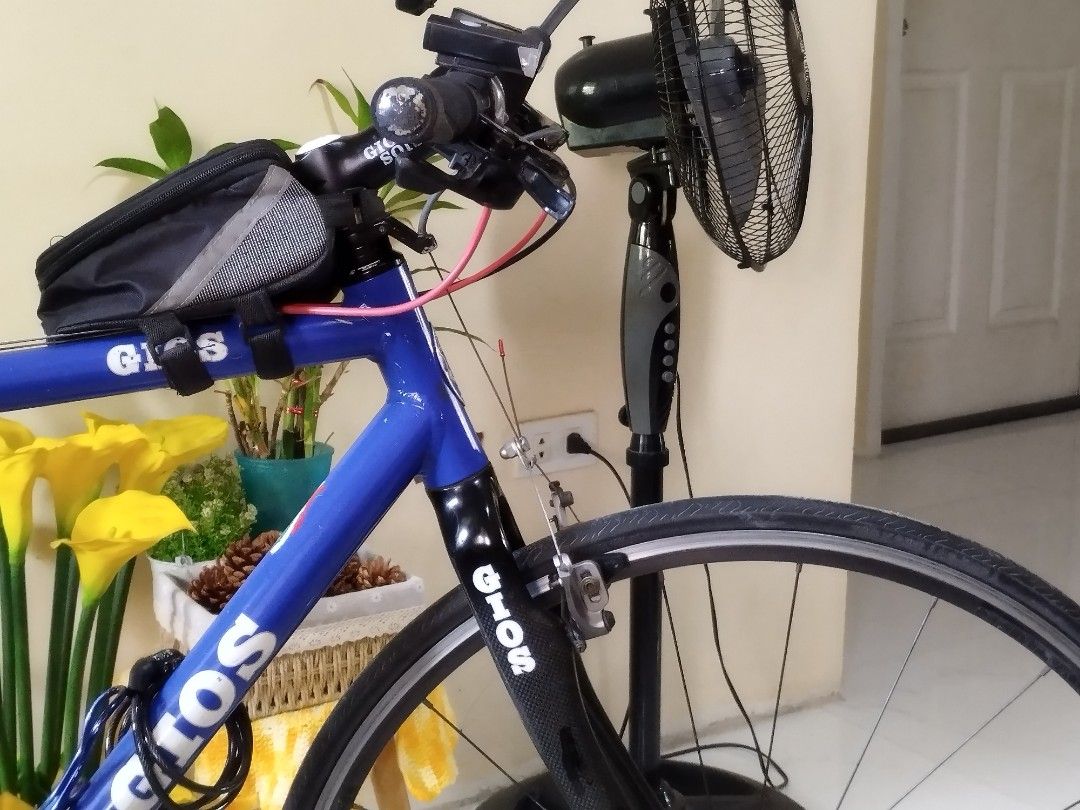 Gios Bike (Category: Bicycles) located in Guiguinto. Submitted by renzb12 (Listing ID 1341307609, Image 2). Description: Road Bike Gios brand original lahat Alloy Carbon bike frame Bagong linis buong bike at parts Complete accessories: 4x ilaw sa likod 2x flashlight sa manibela 1x lalagyan ng bottle 1x bike lock 1x bag 1x cellphone holder water resistant 4x grip Meetup around Bulacan.