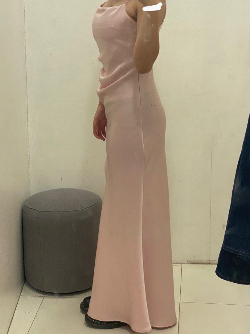 Light Pink Elegant Long Dress/Gown (Category: Evening dresses & gowns) located in Manila. Submitted by rjules_ (Listing ID 1341404601, Image 2). Description: Used only once for a debut. Good for debuts, proms, weddings. Not stretchy. Zipper on side. Bought for Php 5,479 Price slightly negotiable. DM for inquiries. MOP: GCash or Maya MOD: Lalamove only.