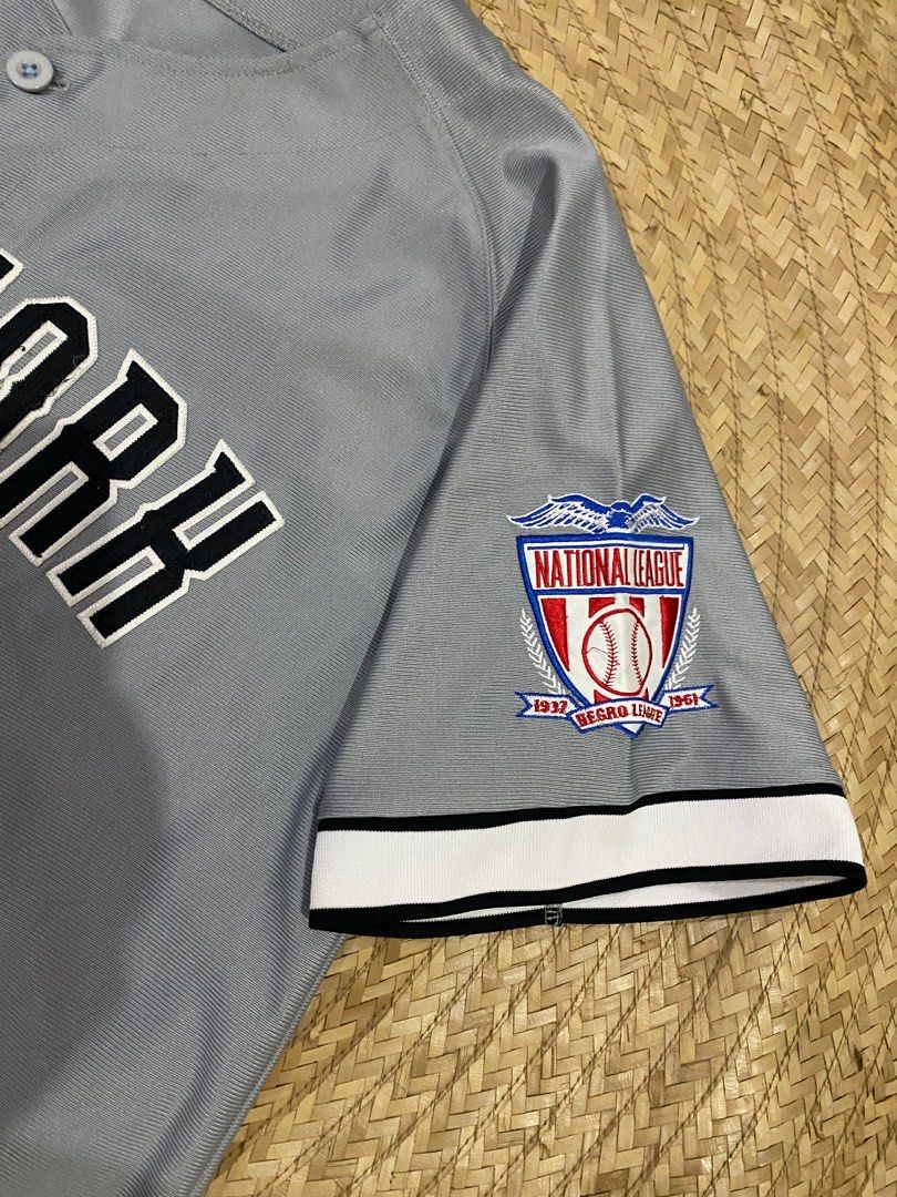New york yankees vintage jersey (Category: Tshirts & Polo Shirts ) located in Batangas. Submitted by arries_thirft (Listing ID 1341342339, Image 3). Description: Vintage new york yankees jersey Excellent condition No issue 10/10 colorrate Size large Dimes 23 x 28.5 2000 free shipping Batangas location.