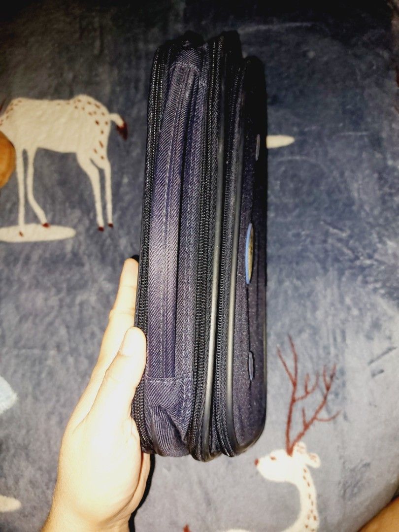 Original Samsonite carry on luggage (Category: Luxury Bags & Wallets) located in Quezon City. Submitted by natashaalexa (Listing ID 1341355830, Image 3). Description: Samsonite luggage bag with multiple compartment, all zippers are in good condition. stored only for a long time, never been used. can put foldable umbrella, mobile phone or tablet, and anything you like..very durable and useful nito, not look bulky pero marami kang maiilagay. can pa