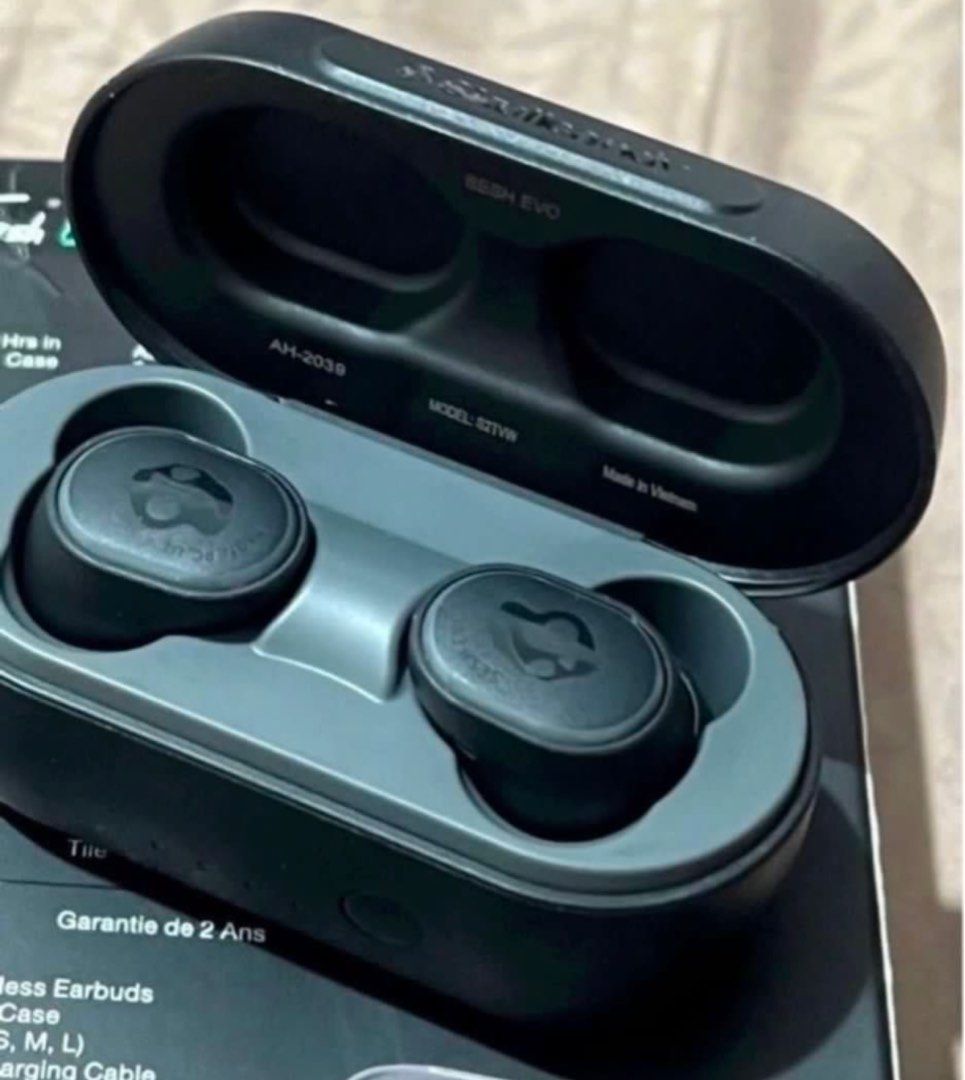 original skull candy sesh evo (Category: Headphones & Headsets) located in Manila. Submitted by bornthisway22 (Listing ID 1341259037, Image 3). Description: Original skullcandy trully wireless sesh evo Up to 24 hours battery life Great sound Guaranteed original from 🇺🇸 Almost brandnew just tried and testing.