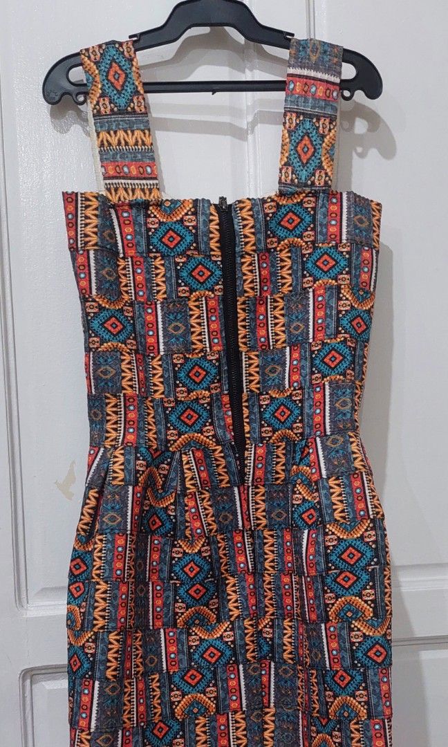 Patterned Dress (Category: Dresses) located in Quezon City. Submitted by letsdecluttermanila (Listing ID 1341267835, Image 2). Description: makapal at medyo stretchy ang tela...
