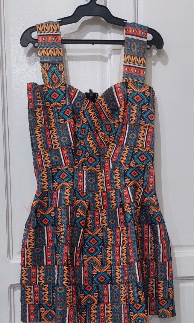 Patterned Dress (Category: Dresses) located in Quezon City. Submitted by letsdecluttermanila (Listing ID 1341267835, Image 1). Description: makapal at medyo stretchy ang tela...