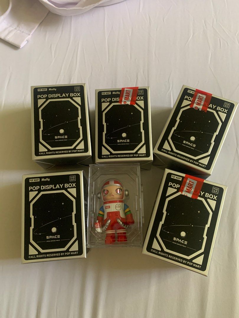 *SET* Pop Mart Space Molly Pop Display Box (Category: Designer & Blind Box Toys) located in Taguig. Submitted by kxtrxnxxxx (Listing ID 1341302567, Image 1). Description: 🚨SOLD AS SET ONLY🚨 - 5pcs Pop Display Box - Not included the one w/ Coca Cola Molly (just for pics) - RFS: Extra ‼️‼️ READ FIRST ‼️‼️ 📦 Delivery within Metro Manila ONLY ⏰ 24-hour reservation only. ❌ NO Orange app checkout ❌ NO Meetups 💵 MOP: GCash, BDO and Unionbank ONLY 🚛