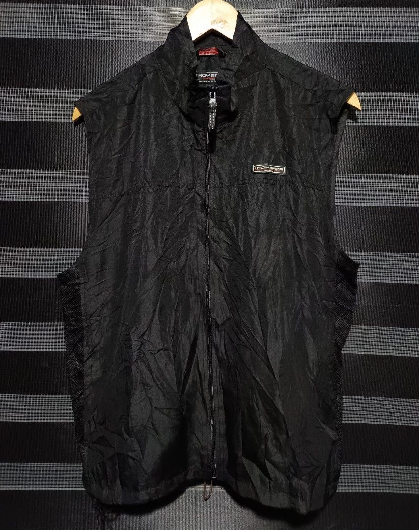 Troy Bros Sports Chaleco Vest (Category: Vests) located in Imus. Submitted by thrift.maulas (Listing ID 1341361201, Image 1). Description: Like New Condition Dimes 21x26.5 Issue X Color Rate 9.5/10.