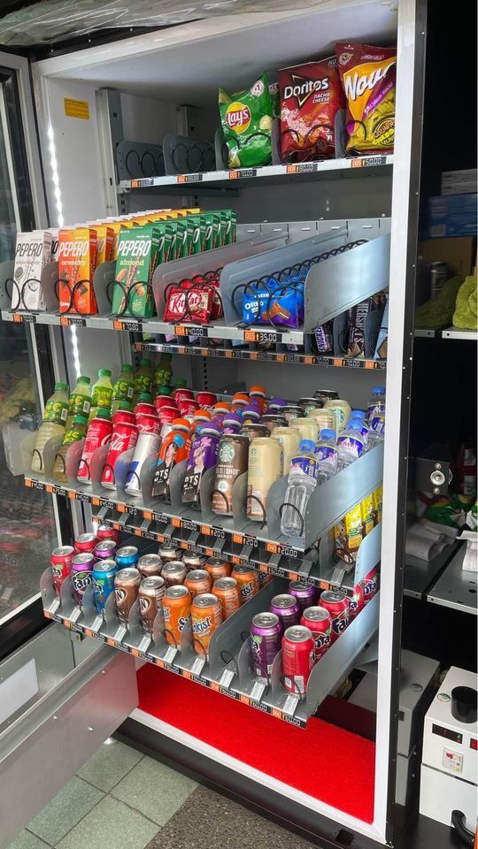 Vending Machine Combo Set Drinks and Snacks Best Seller (Category: Refrigerators and Freezers) located in Pasig City. Submitted by ayabheldiane-20162 (Listing ID 1341327841, Image 2). Description: 🌏 We Can Deliver Nationwide 👉 AP Cargo, LBC, Lalamove & etc. 📣 Self-service Automatic Snack and Drinks Vending Machine Price: 390,600 Name: Vending Machine Model: ZD-ZL21.5-ULT Size: H:1950mm*W:1180mm*L:920mm Weight: about 300kg. Rated Voltage: AAC22