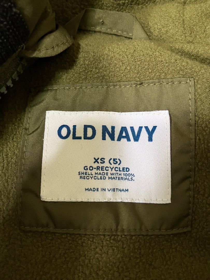 Winter Jacket (Category: Babies & Kids Fashion) located in Singapore. Submitted by ryan547 (Listing ID 1341298047, Image 2). Description: Old navy winter jacket suitable for height 110-120cm. .