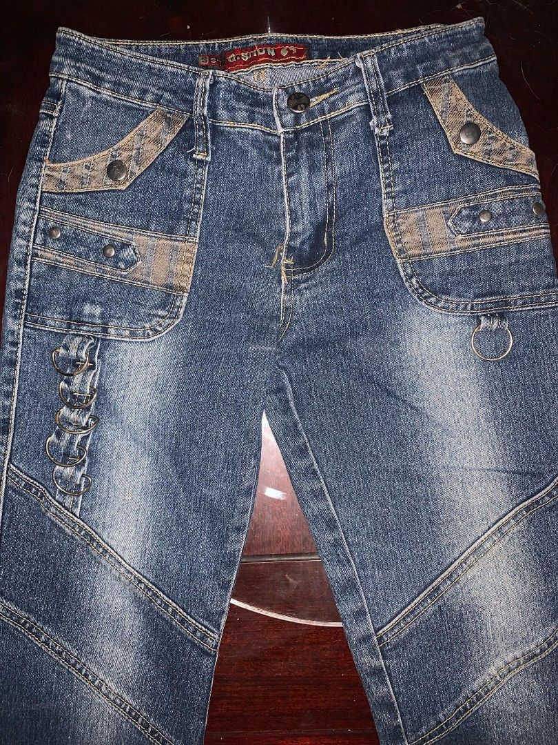 Y2k denim pants (Category: Jeans) located in Caloocan City. Submitted by hellnahhh (Listing ID 1341393138, Image 1). Description: fit 26-27 y2k vintage nice quality capri.