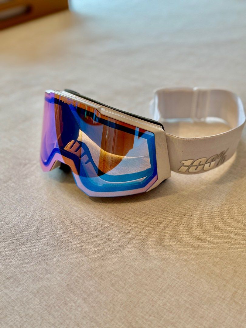 100% Snowcraft snow goggles (Category: Sunglasses & Eyewear) located in Singapore. Submitted by simply_js (Listing ID 1341435456, Image 1). Description: .