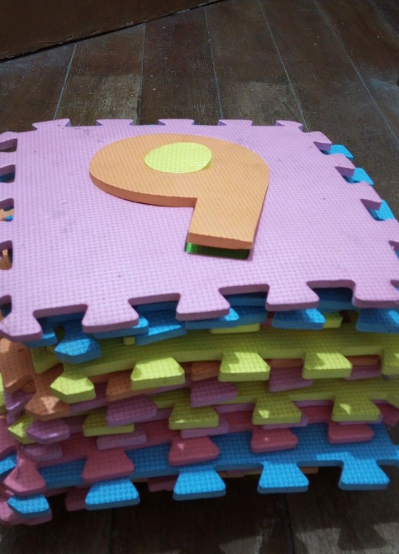 20 PCs puzzle playmat (Category: Infant Playtime) located in Navotas City. Submitted by roxieclzb (Listing ID 1341489314, Image 2). Description: number playmat 20pcs 30x30 has missing parts like ung middle parts ng numbers but all numbers are complete Naman. need lng linisin or sabunan..