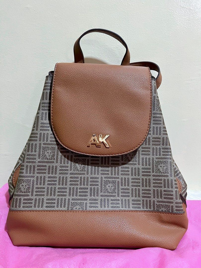 ANNE KLEIN Logo Flap Backpack with Card Carrier (Category: Backpacks) located in Morong. Submitted by kyrosscradle (Listing ID 1341512793, Image 2). Description: ANNE KLEIN Logo Flap Backpack with Card Carrier 🧡 Condition: - 100% Authentic - preloved, lightly used, with minimal flaw (may small cracked na lining sa may upper part ng strap (see photo na lang please) 🧡 Features: - Medium-sized backpack - Made with faux leather, polyester lining - 