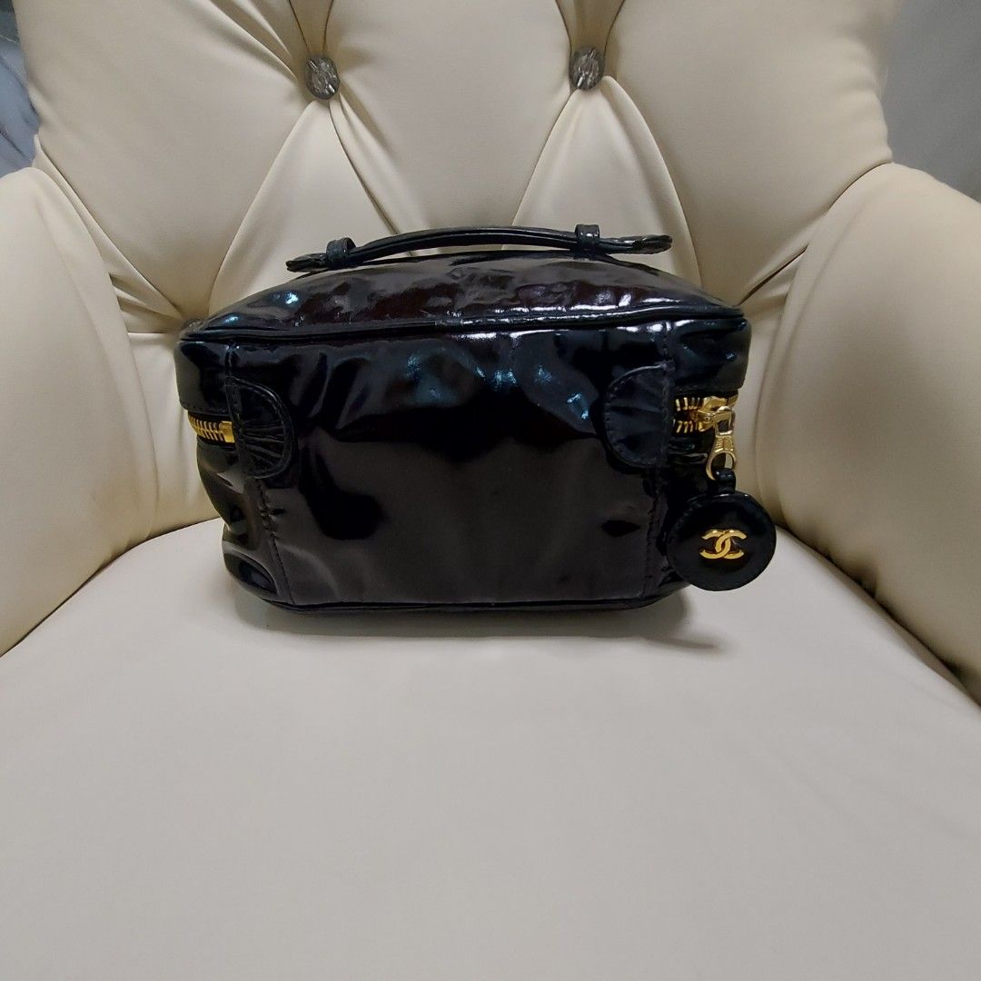 AUTH Chanel Vanity Bag (Category: Luxury Bags & Wallets) located in Quezon City. Submitted by brandedcorner (Listing ID 1341582981, Image 2). Description: Chanel Vanity Bag Pre owned still in very good condition Show normal signs of usage Vintage Patent Leather Made in Italy with Authenticity Card.