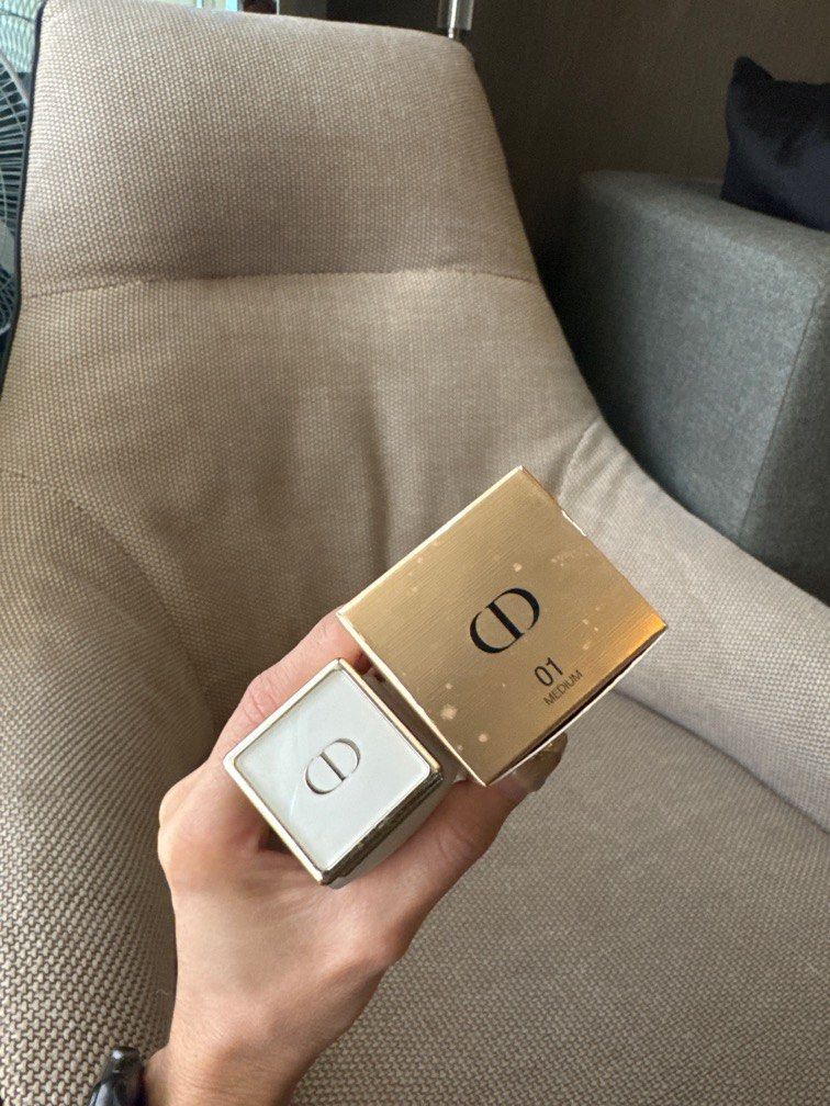 Auth Dior Prestige Light-in-white Foundation (Category: Makeup) located in Taguig. Submitted by hersheykylie (Listing ID 1341413620, Image 2). Description: PRELOVED. Personal use. 100% Authentic Bought in Dior Japan. 70-80% remaining left. Last price already Good as new RTP: 3k plus Same day delivery only busy moving out.🙏🏻 📍 BGC.