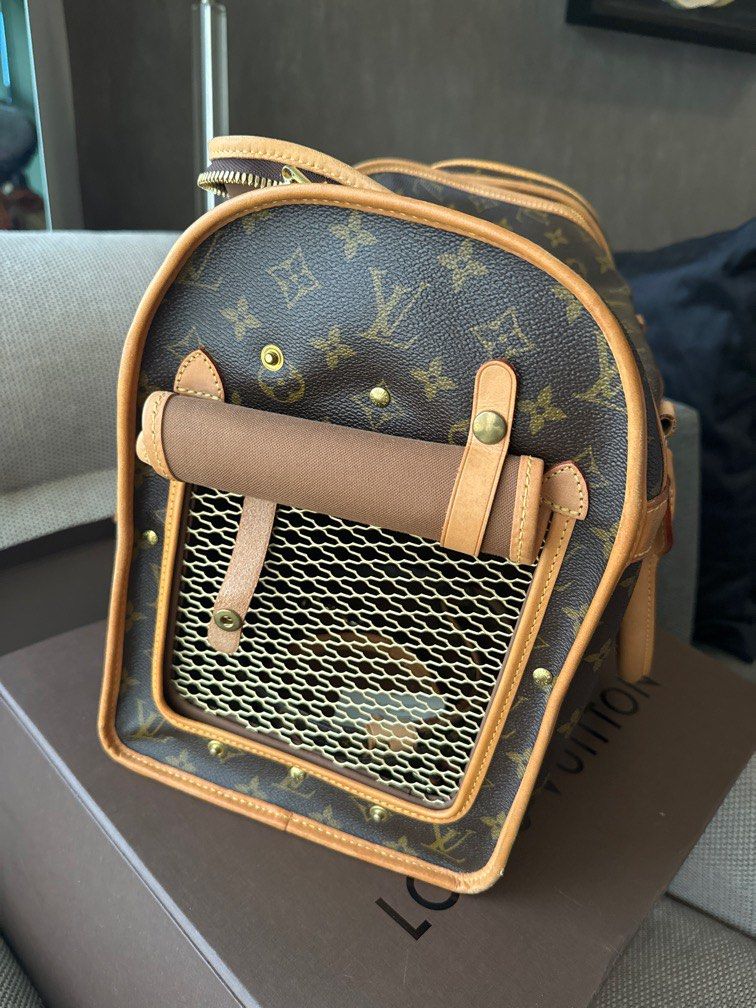 Auth Louis Vuitton Monogram Dog/ Pet Bag (Category: Luxury Bags & Wallets) located in Taguig. Submitted by hersheykylie (Listing ID 1341427084, Image 3). Description: LIKE NEW! Never been used Never nailabas or nagamit ng dog ko. 100% Authentic. Na-stored lang My minimal flaw not sure sa kung normal sa leather ni LV. Please see photo. Binebenta sa ebay ng 200k + shipping Still nego sa sure buyer Lowballers will be ignored Meetup only in BGC para 