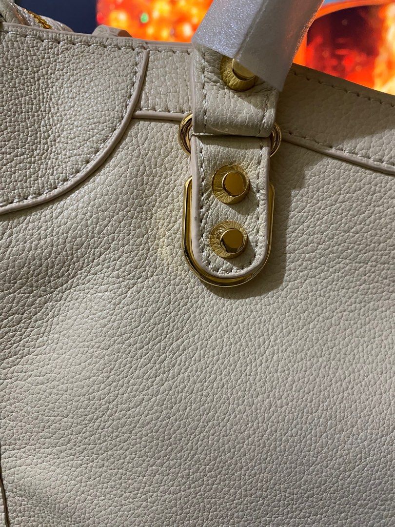Balen City Small in GHW (Category: Cross-body Bags) located in Makati City. Submitted by secondlyf (Listing ID 1341448608, Image 3). Description: In genuine goat leather very soft Hand stitched Cream beige color Small size Gold hardware.