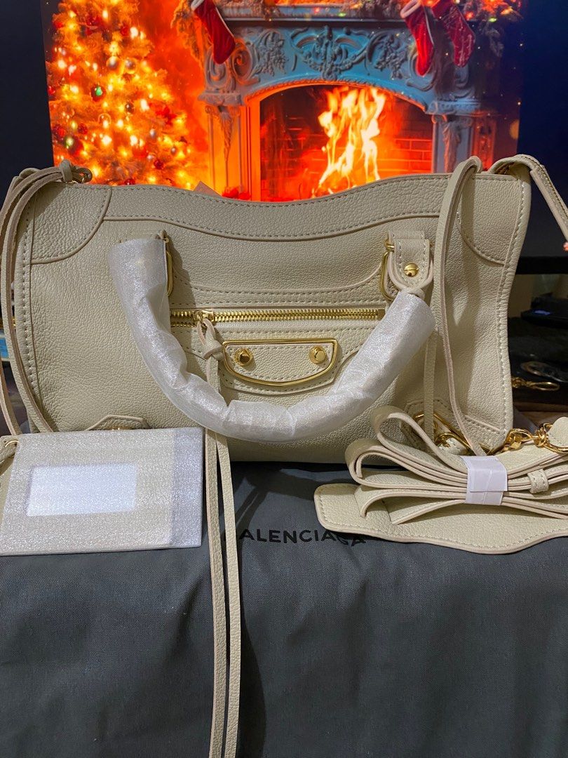 Balen City Small in GHW (Category: Cross-body Bags) located in Makati City. Submitted by secondlyf (Listing ID 1341448608, Image 1). Description: In genuine goat leather very soft Hand stitched Cream beige color Small size Gold hardware.