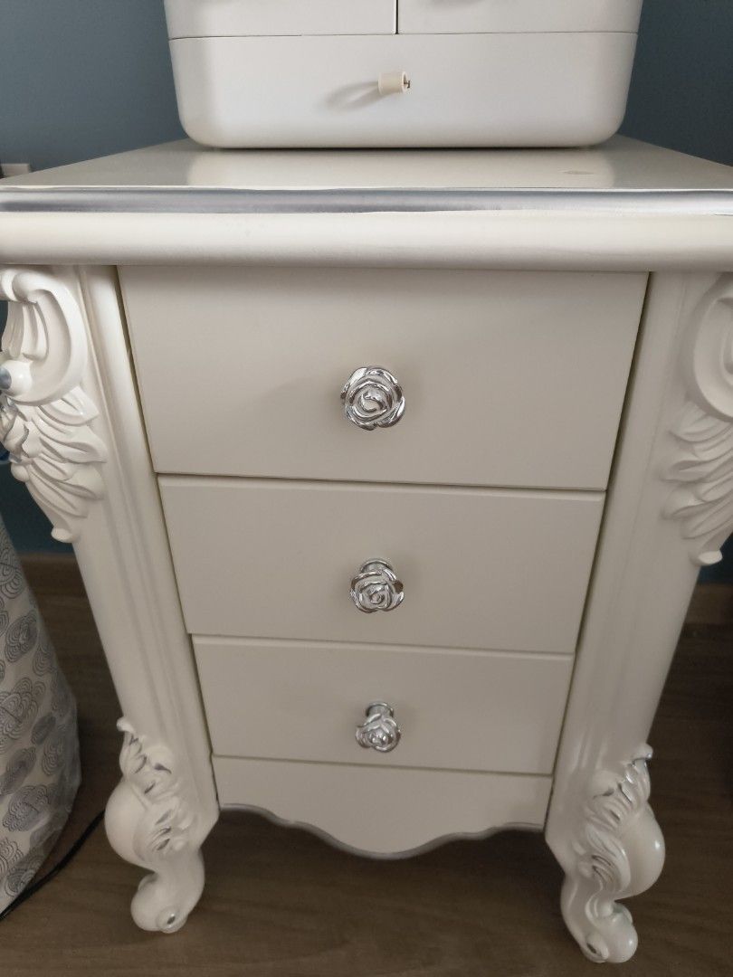 Bedside Table (Category: Shelves, Cabinets & Racks) located in Singapore. Submitted by xiaozhuzhu07 (Listing ID 1341438255, Image 1). Description: side table for give away. side table has minor chip off due to shipping. Table top defects cause by my own negligence, those who dun mind can put a cloth on it. still in good condition, bought 2 years ago. Collect on 20 Dec Fri ( 9am to 5pm) only this date within the time frame..