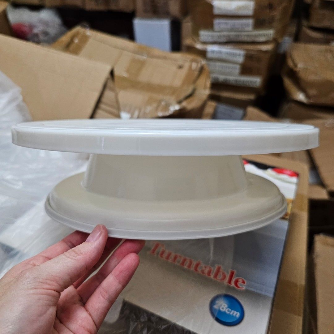 Cake rotating table for baking (Category: Bakeware) located in Manila. Submitted by chocomoose (Listing ID 1341468469, Image 3). Description: never used.