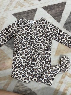 (Category: ) located in . Submitted by wardrobeandco (Listing ID 1341524575, Image 1). Description: .
