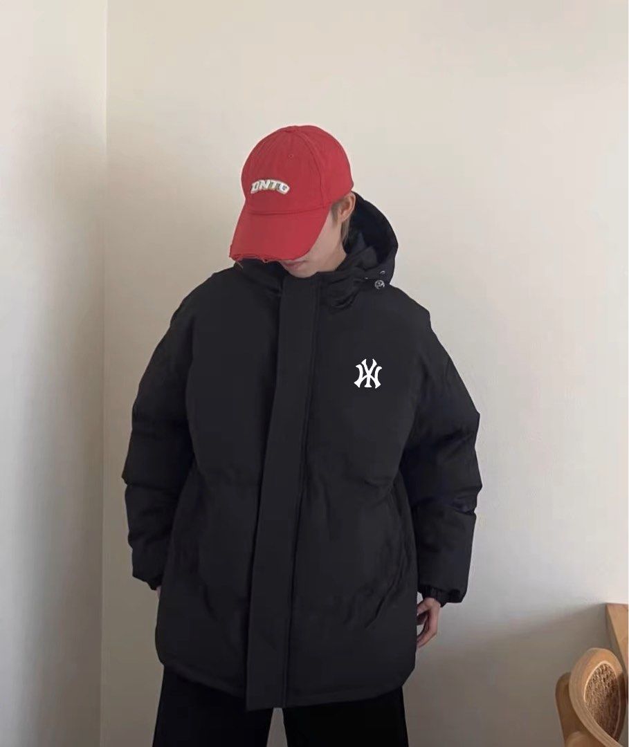 Down jacket (Category: Coats, Jackets and Outerwear) located in Singapore. Submitted by alice4405 (Listing ID 1341456354, Image 2). Description: L size for men and women meet up boonlay mrt.