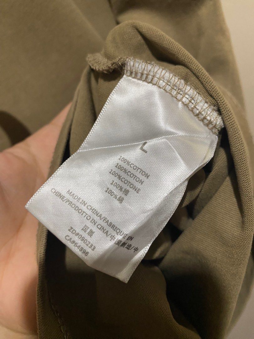 Essentials (Category: Tshirts & Polo Shirts ) located in Antipolo. Submitted by lukedd (Listing ID 1341458384, Image 3). Description: Essentials 22.5x30 no issue complete tags.