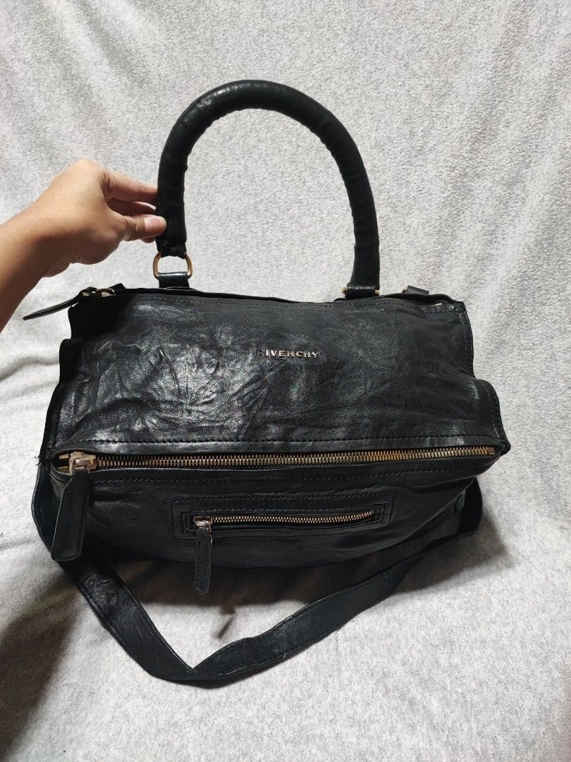 Givenchy pandora (Category: Luxury Bags & Wallets) located in Baguio. Submitted by jayrgijc52758 (Listing ID 1341495147, Image 1). Description: Givenchy pandora Medium size Missing letter G In very good condition pa 2300.
