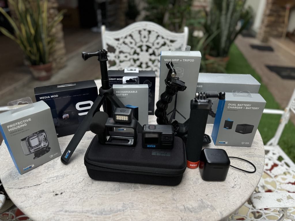 GO PRO HERO 11 WITH COMPLETE ACCESSORIES (Category: Video Cameras) located in Paranaque City. Submitted by mimibernardo (Listing ID 1341490719, Image 1). Description: Selling my Go Pro Hero11 Seldom used Like new condition Complete accessories .