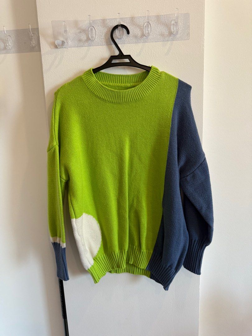 Green Knitted Sweater (Category: Coats, Jackets and Outerwear) located in Quezon City. Submitted by gutchiebb (Listing ID 1341466951, Image 1). Description: .